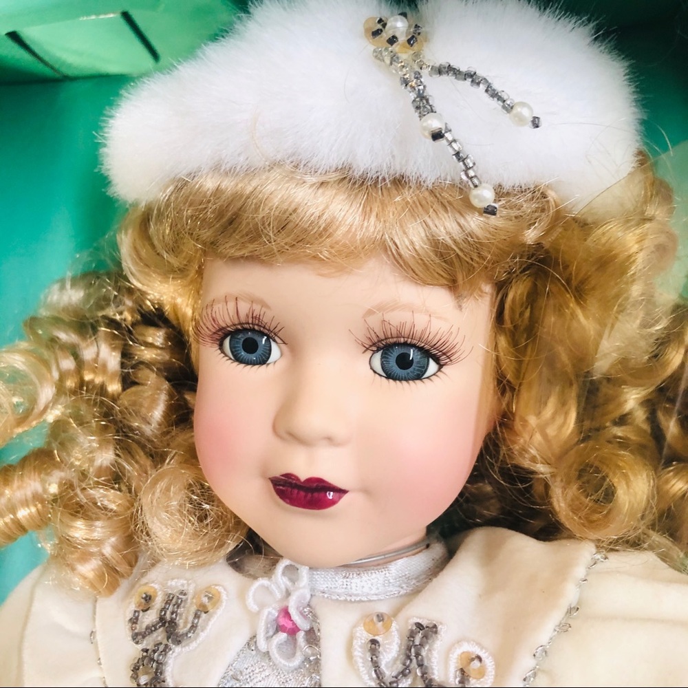 Swarovski cristal Victorian bowls porcelain doll